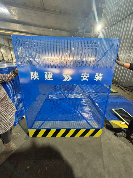 深藍(lán)色爬架網(wǎng).jpg 深藍(lán)色爬架網(wǎng).jpg