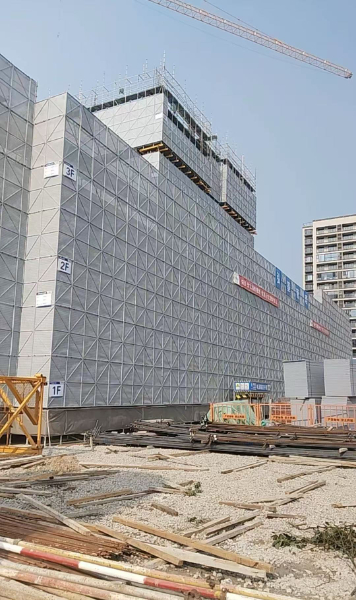 灰色爬架網(wǎng)施工效果.jpg 灰色爬架網(wǎng)施工效果.jpg