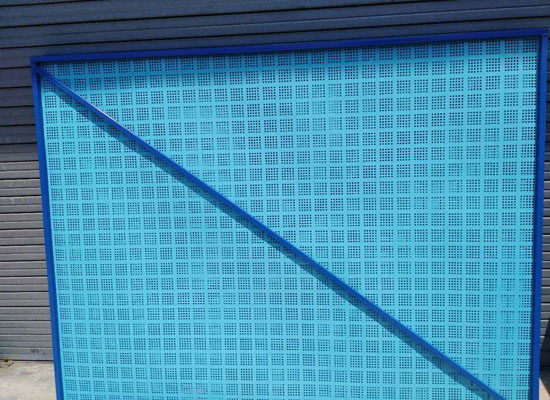 爬架網(wǎng)車間